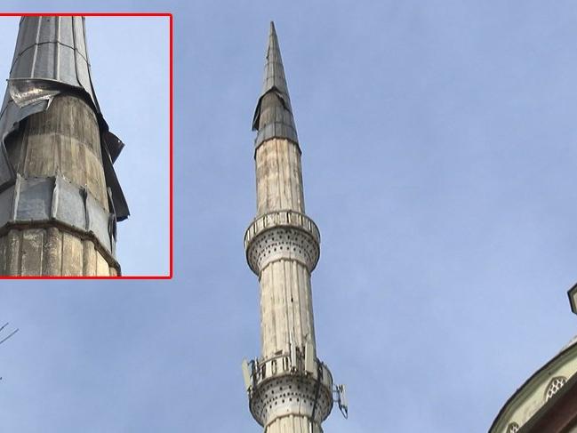 İstanbul'da fırtına! Minare bu hale geldi