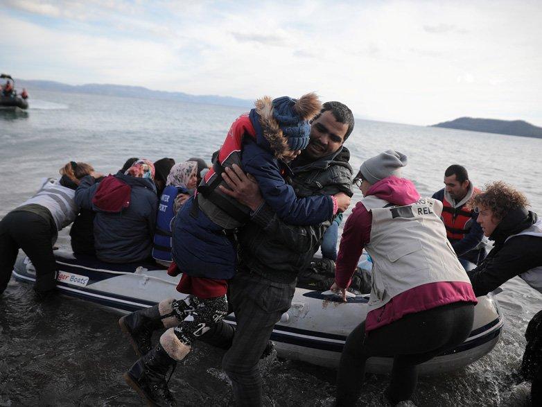 Türkiye'nin mülteci hamlesinden sonra Yunanistan ve Bulgaristan'dan ilk tepki