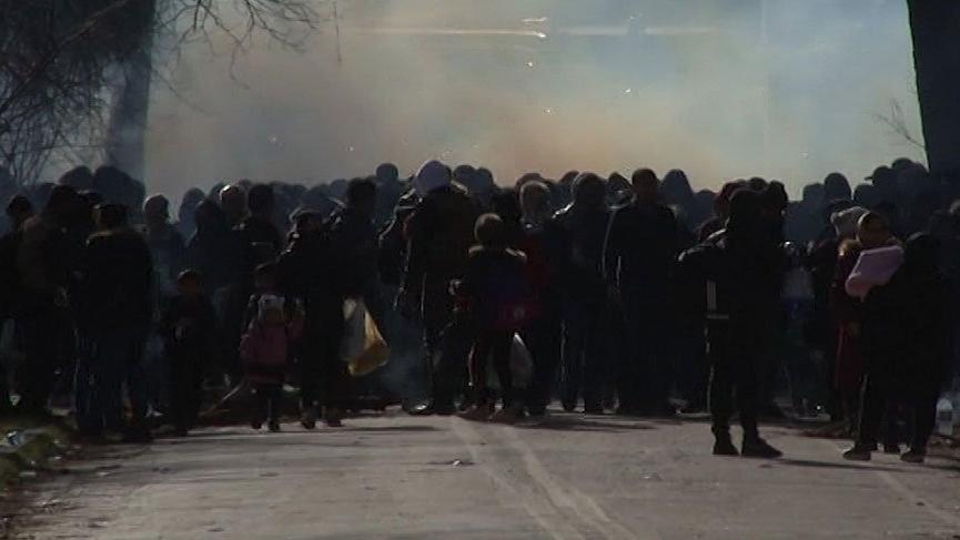 Sınır kapısındaki mültecilere Yunanistan'dan gazlı müdahale!