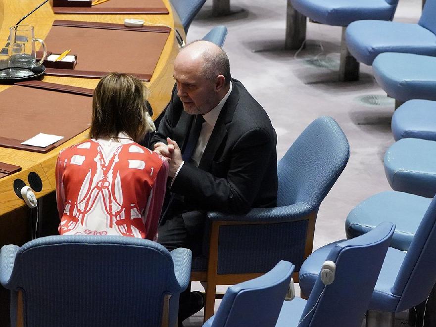 BM Güvenlik Konseyi'nde dikkat çeken görüntü! Sinirlioğlu ve Craft'tan baş başa görüşme!
