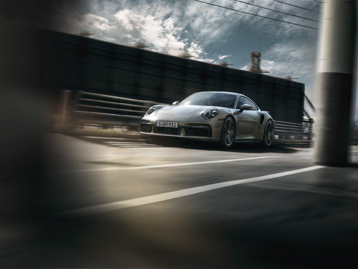 Yeni Porsche 911 Turbo daha hızlı geldi!