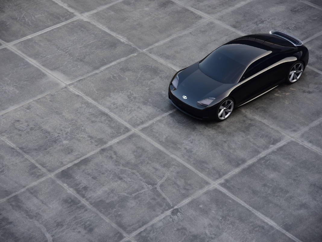 Direksiyonu olmayan otomobil!