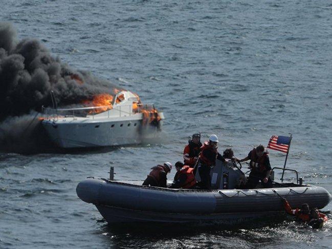 Silivri açıklarındaki yat yangınına ABD savaş gemisi müdahale etmiş