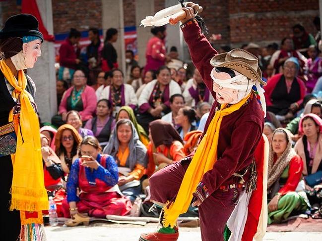 Nepal'in renkli halkı Hyolmolar