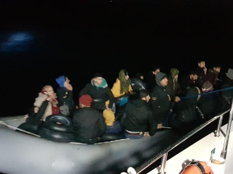 Yunan gemileri itiyor, Sahil Güvenlik kurtarıyor: 361 göçmen kurtarıldı