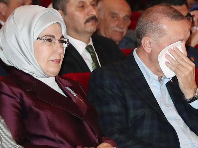 Kadınlar Günü etkinliğine katılan Erdoğan gözyaşlarını tutamadı