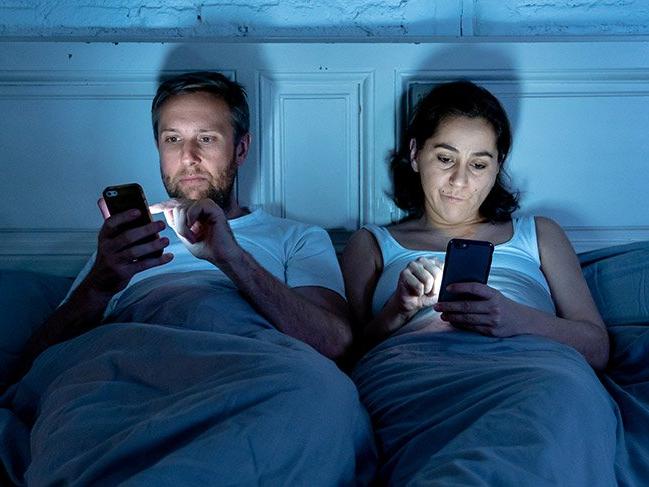 Türkiye Uyku Araştırması: 8 saat uyuyoruz, yatağa telefonla giriyoruz