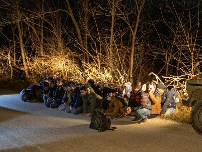 Yunanistan'dan mültecilere insanlık dışı uygulama: Siyah bölgelere gönderiyorlar