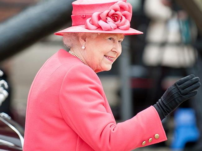 Kraliçe Elizabeth korona virüs korkusuyla Buckingham Sarayı'nı terk etti