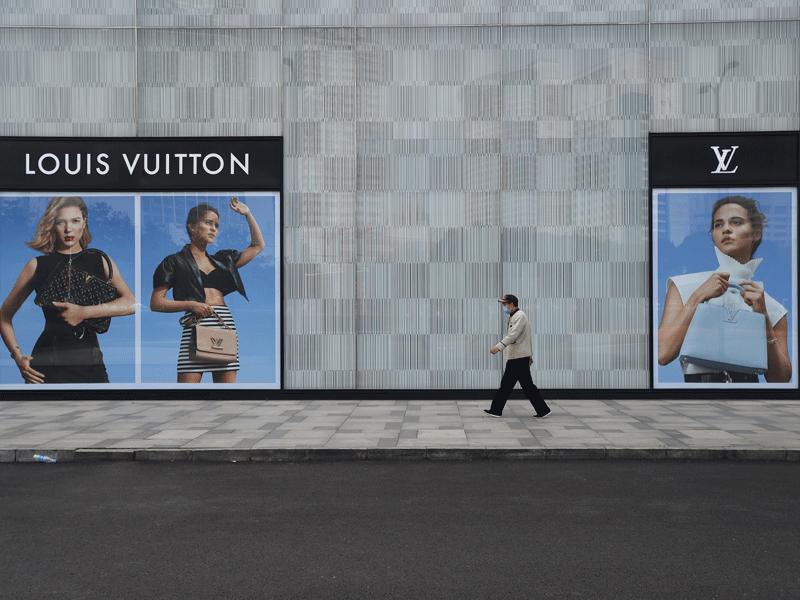 Dior, Givenchy ve Fenty gibi markaları bünyesinde bulunduran LVMH Grup, artık el dezenfektanı üretecek