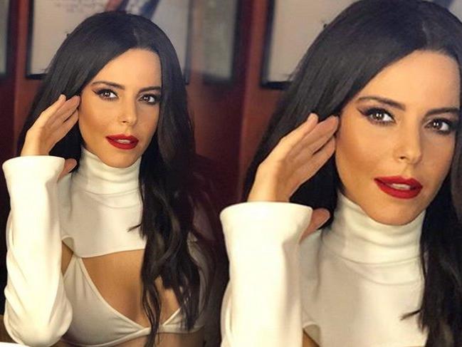 Simge Sağın, babasının öldüğü gün sahneye çıktığı için pişman olduğunu söyledi