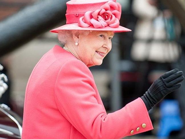 Buckingham Sarayı 'Kraliçe sarayı terketti' haberlerine yalanlama