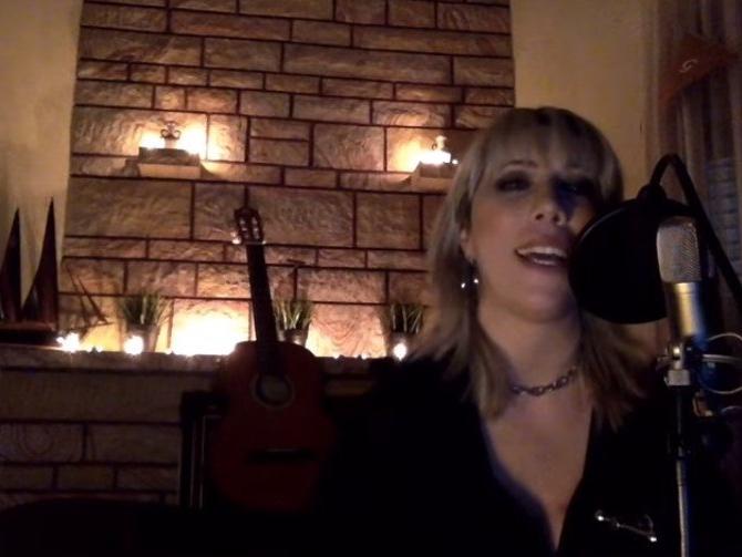 Şarkıcı Doğanay Tüzüngüç'ün corona virüsü şarkısı viral oldu