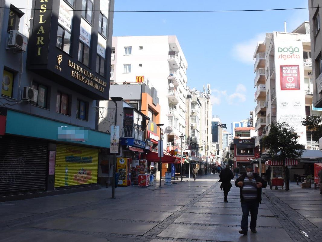 İzmir'in en yoğun bölgelerinde corona virüs sakinliği