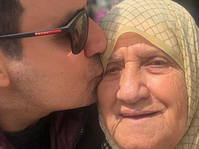 Emrah'tan annesine: Seni ayakta alkışlıyorum