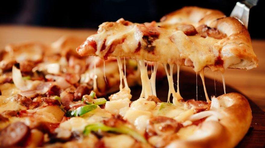 Evde pizza nasıl yapılır? En kolay pizza tarifi ve malzemeleri…