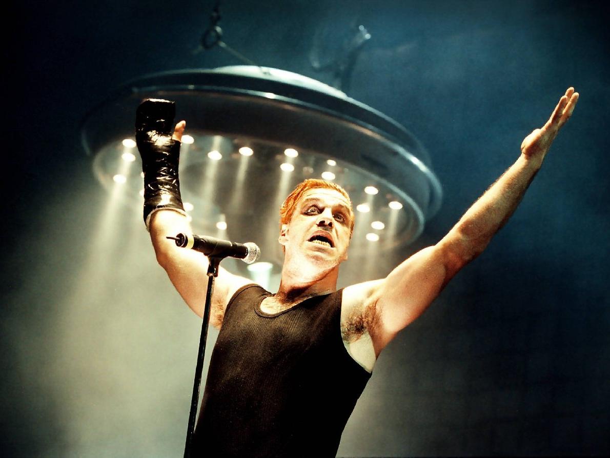 Rammstein'ın vokalisti Till Lindemann corona virüsüne yakalandı, durumu kritik