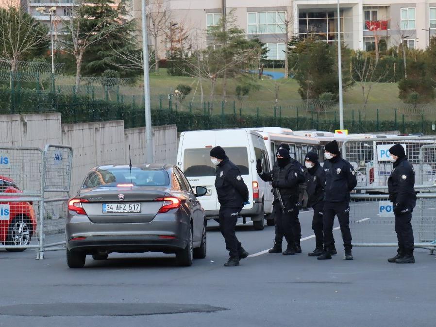Emniyet'e de bulaştı: 16 vaka, 20 şüpheli... İstanbul İl Emniyet Müdür Yardımcısı da listede