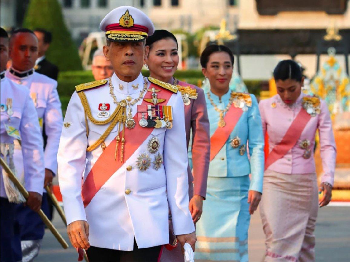 'Tayland Kralı'dan tepki çeken corona önlemi: 20 kadınla otelde karantinaya girdi