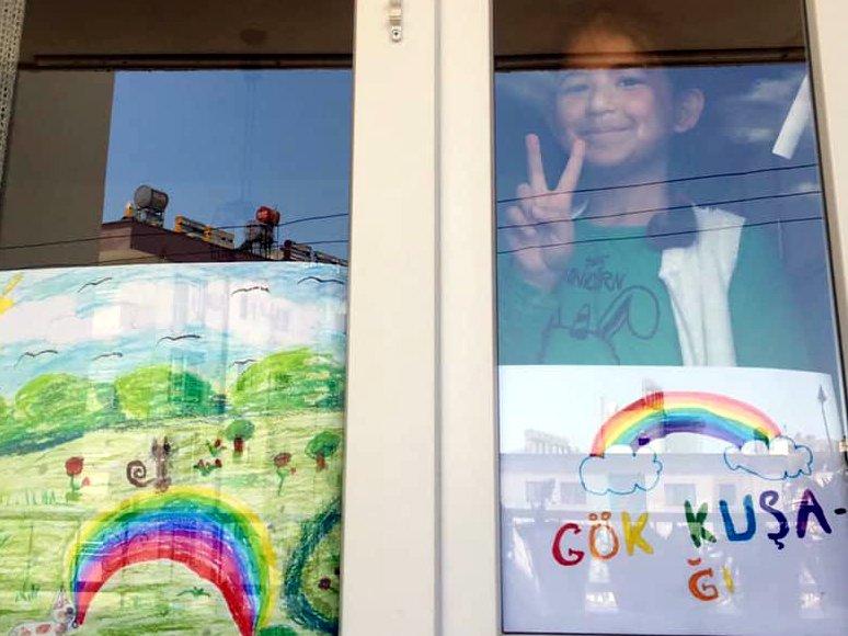 Öğrencilerden resimlerle 'Evde Kal Türkiye' mesajı