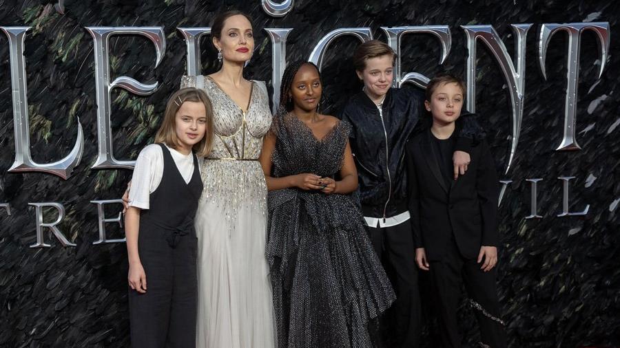 Angelina Jolie, corona virüsü nedeniyle çocuklarını Brad Pitt'e göstermiyor