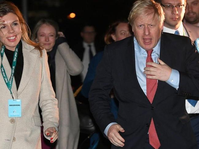 Boris Johnson'ın hamile sevgilisi corona semptomları gösterdi