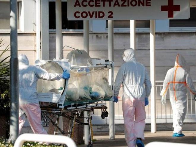 İtalya'da son 24 saatte 681 kişi daha öldü