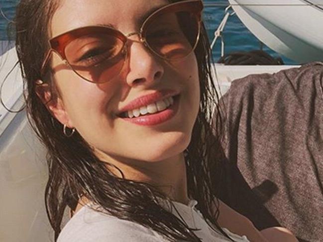 Deniz Baysal, doğum günü hediyesi yerine sağlık çalışanlarına bağış istedi!