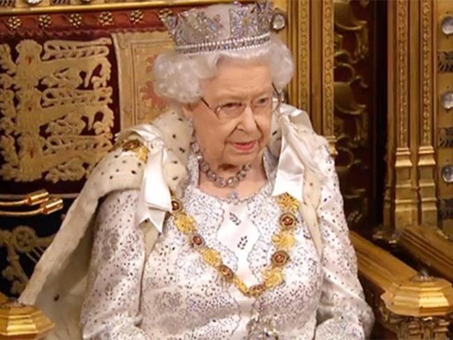 İngiltere Kraliçesi II. Elizabeth corona gündemiyle ulusa seslendi