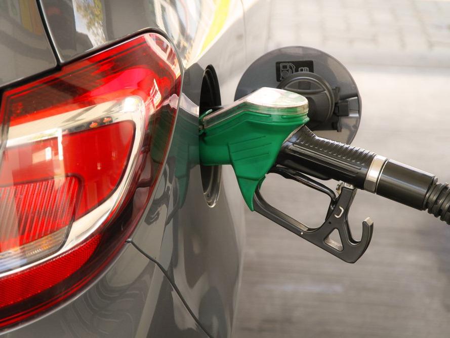 Petrol krizi boyunca benzin 1.45 TL ucuzladı