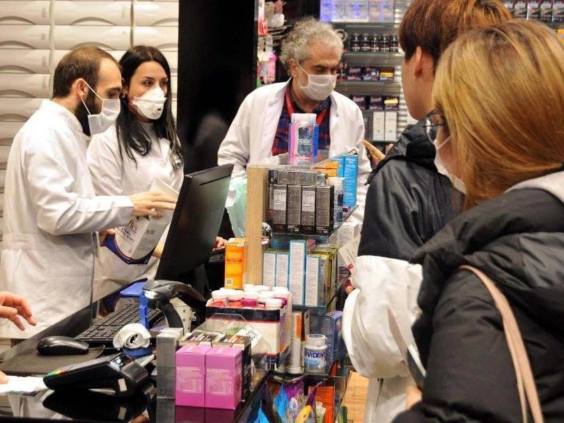 Türk Eczacıları Birliği: Eczaneler ikinci bir açıklamaya kadar maske satışı yapmasın