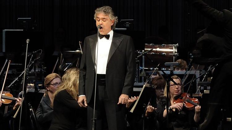Ünlü tenor Andrea Bocelli'den Duomo'da online konser
