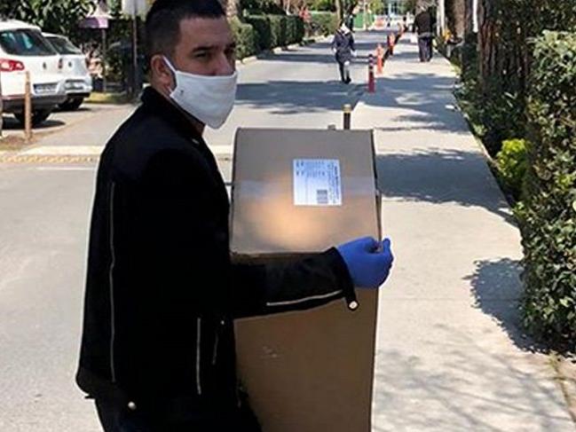 Arda Turan'dan sağlık çalışanlarına maske