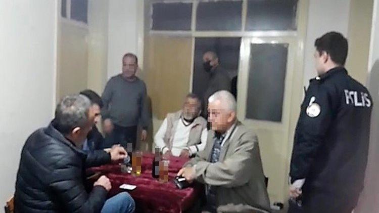 Kahvehaneye çevrilen apartman dairesine baskın: 13 kişiye ceza