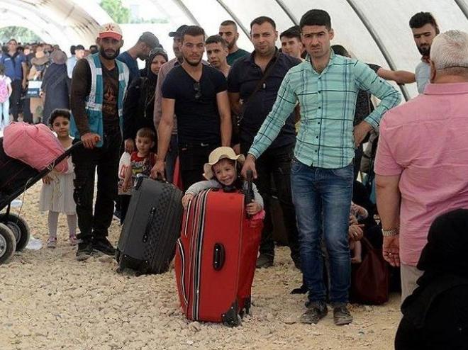 Sınırdaki Suriyeliler corona endişesiyle evlerine dönmeye başladı