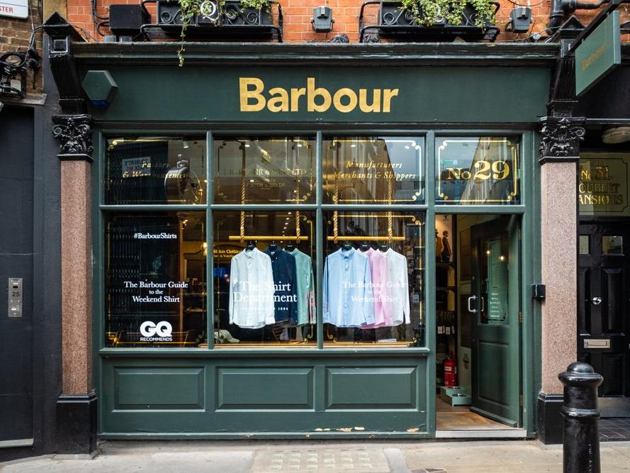 Ünlü moda markası Barbour, sağlıkçılara koruyucu önlük üretmeye başladı