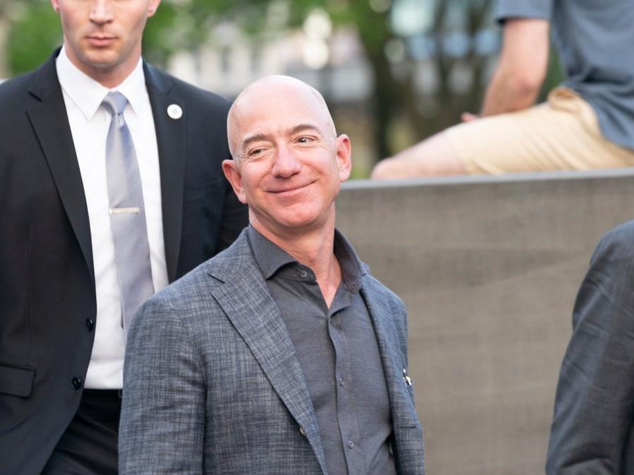 Salgında milyonlar işsiz kalırken, Jeff Bezos'un serveti rekor kırdı