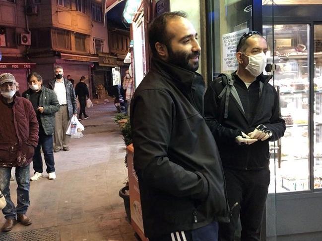 Polisten maskesiz fırına girmek isteyen vatandaşa ilginç uyarı: Hamama giren terler