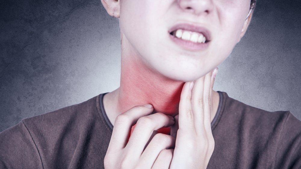Boğaz ağrısı neden olur? Boğaz ağrısına ne iyi gelir?