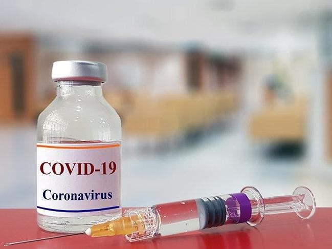 İngiltere'de corona virüs aşı denemelerine 2 bilim adamı gönüllü oldu