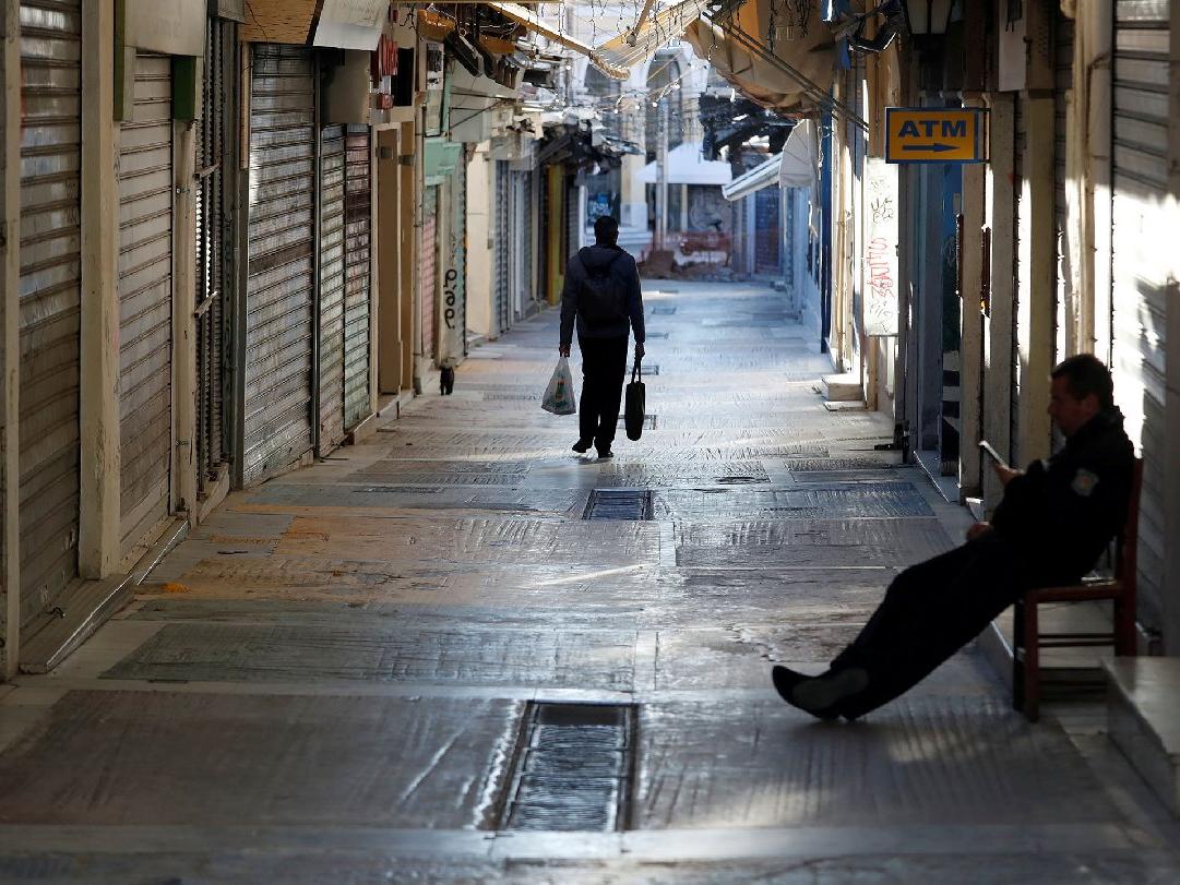 Yunanistan'da kısıtlamalar gevşetiliyor! Kuaförler ve küçük işletmeler açılıyor