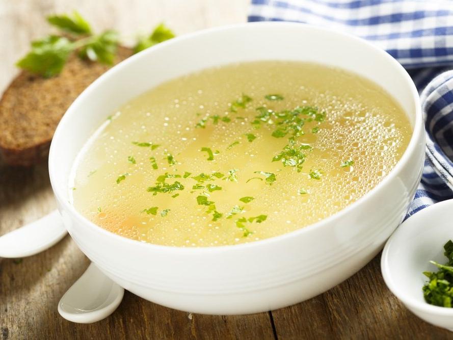 Tavuk suyu çorbası tarifi: En kolay terbiyeli tavuk suyu çorba yapılışı...
