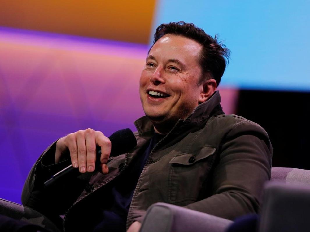 Elon Musk tweet attı, Tesla'nın değeri 15 milyar dolar düştü
