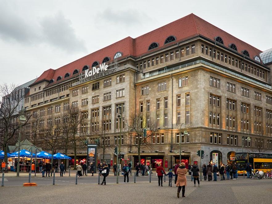 Almanya'da AVM zinciri davayı kazandı, dükkanlar açılıyor