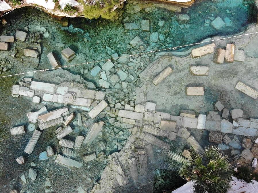 Pamukkale'deki 2 bin 500 yıllık antik havuz ve çevresi boş kaldı
