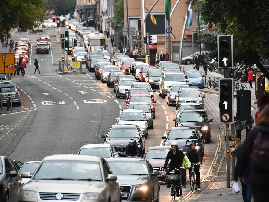 İngiltere'de otomobil satışları yüzde 97 düştü!