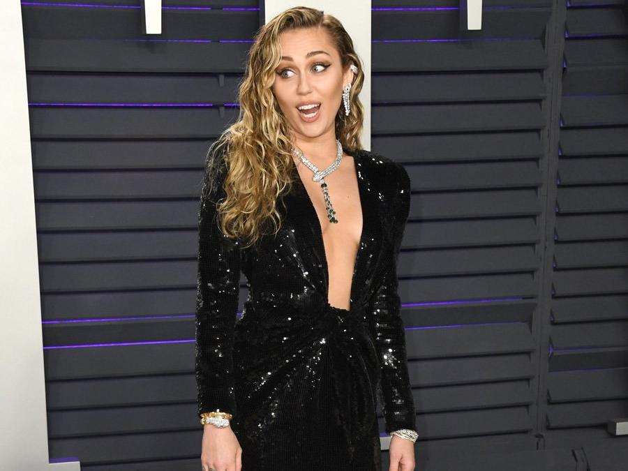 Miley Cyrus corona virüsü sırasında ayrıcalıklı olduğunu söyledi