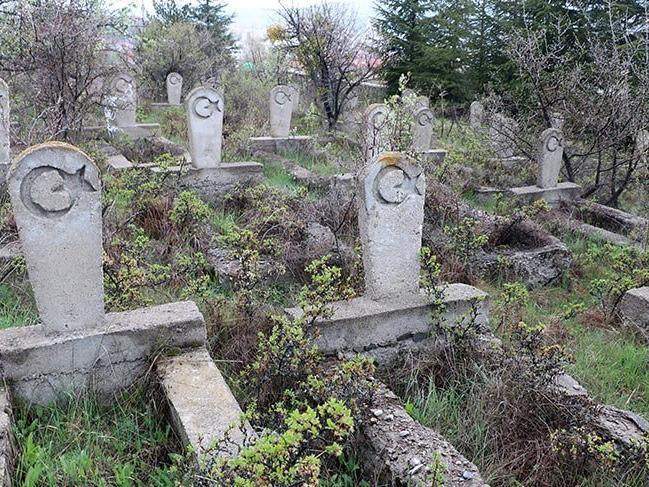 Yozgat’ta ay yıldız işli, isimsiz taş mezarlar gizemini koruyor