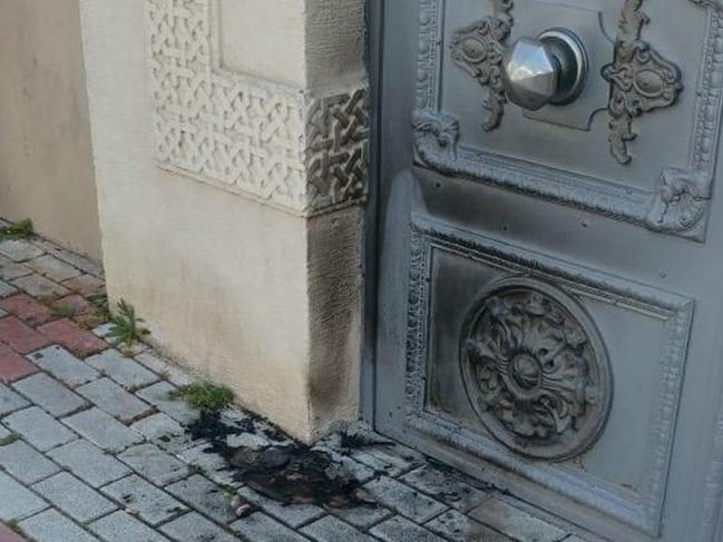 Bakırköy'deki Ermeni Kilisesi'nin kapısını yaktı, ''Corona'yı bunlar bela etti'' dedi