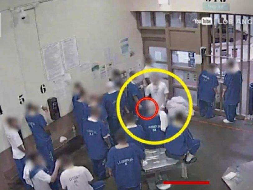ABD'de hapishanede şoke eden görüntü! Mahkumlar birbirlerine virüs bulaştırmak için ellerinden geleni yaptı!